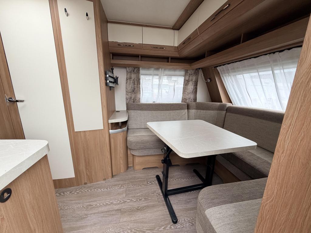 Hobby De Luxe 460 LU BJ 20 Unico tent enk. bed, Caravans en Kamperen, Caravans, Rondzit, Hobby, Bedrijf, Schokbreker