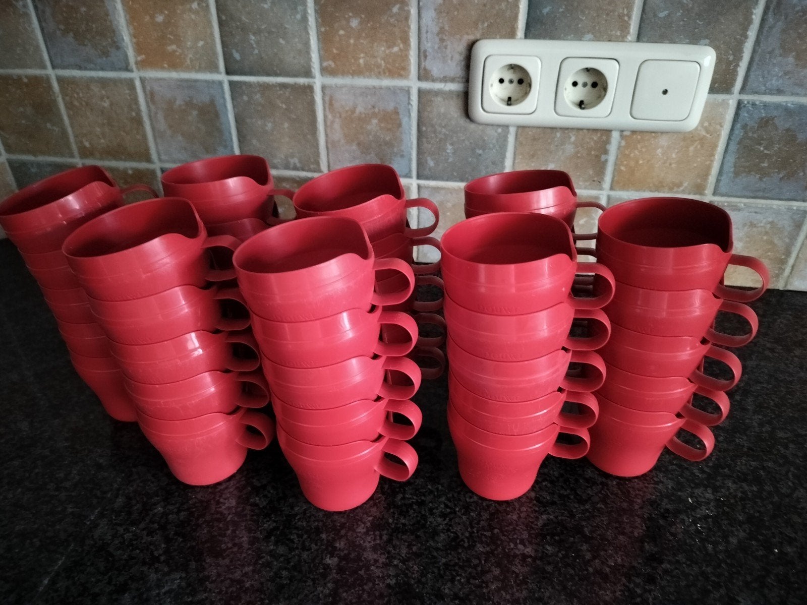 Douwe Egberts bekershouders (40 stuks) met inzetbekers, Kunststof, Ophalen of Verzenden, Rood, Overige merken