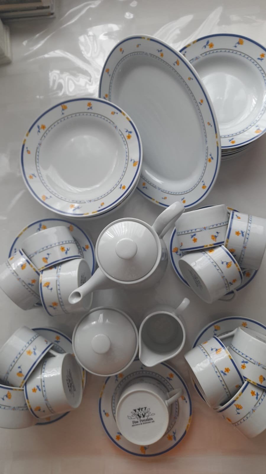 Compleet porseleinen servies - Fine Porcelain, Ophalen of Verzenden, Zo goed als nieuw, Overige stijlen, Porselein