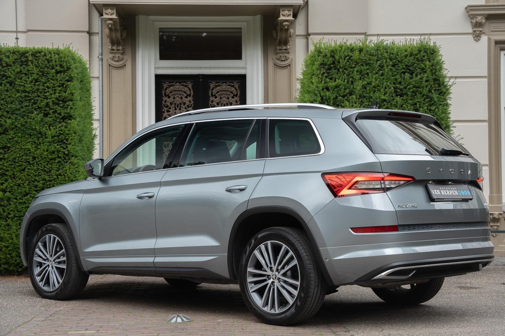 Skoda Kodiaq 2.0 TSI 4x4 Laurin&Klement 360 CAM | ADAPTIVE |, Automaat, Dealer onderhouden, Gebruikt, Euro 6