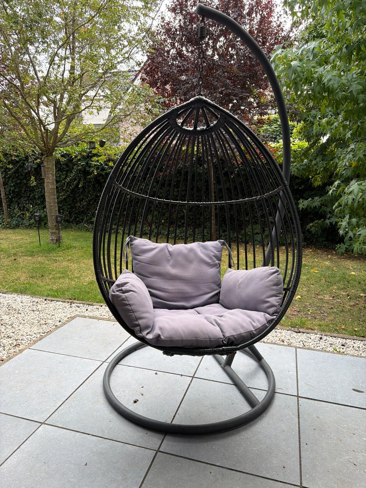 Hangstoel met kussen, 1.90m hoog, 1m diameter, Ophalen, Gebruikt, Metaal