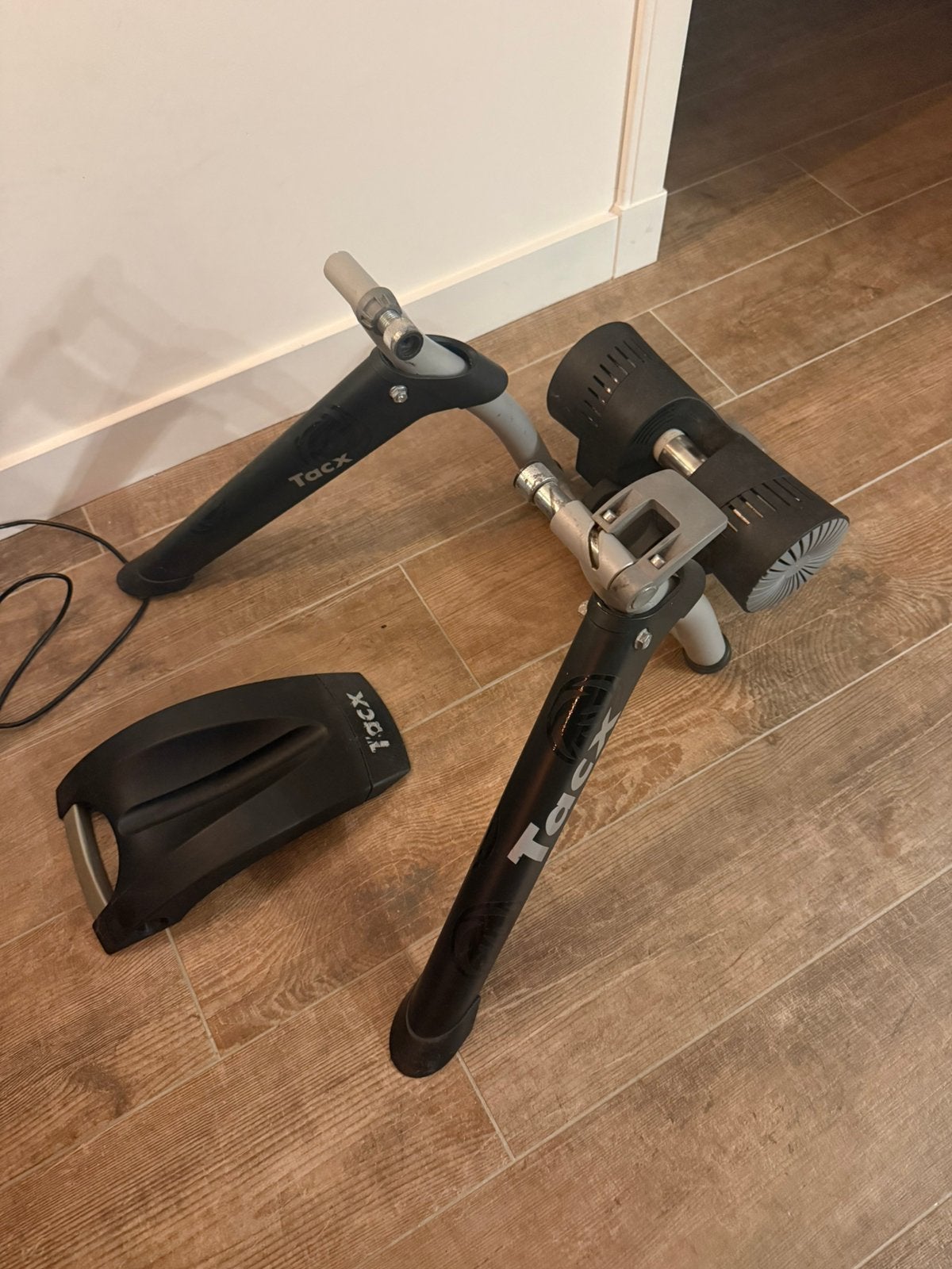 Tacx Flow Smart trainer + tas – snelspanner ontbreekt, Sport en Fitness, Ophalen, Gebruikt, Overige typen