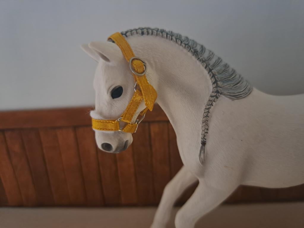 Schleich halster goud, Ophalen of Verzenden, Zo goed als nieuw, Paard, Beeldje of Figuurtje