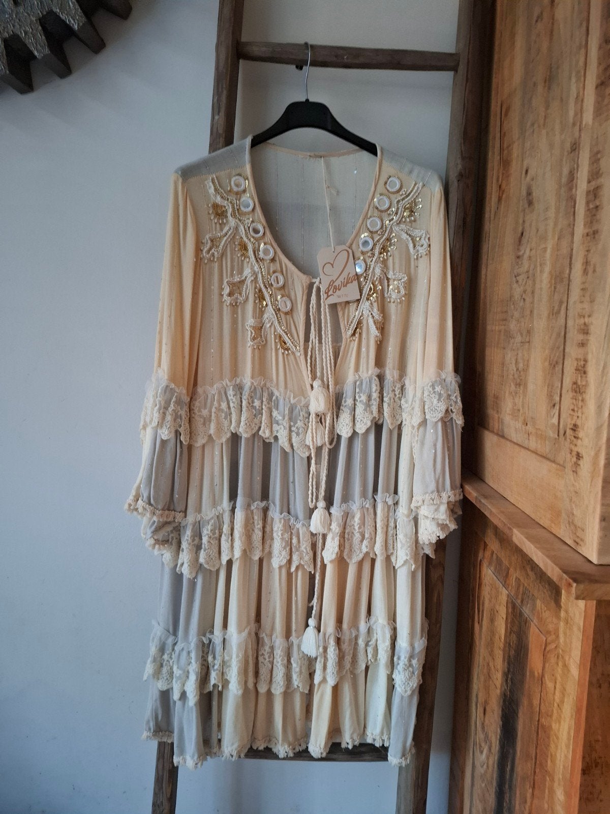 Boho jurk met borduursels en ruches, Maat 38/40 (M), Beige, Lovika, Nieuw