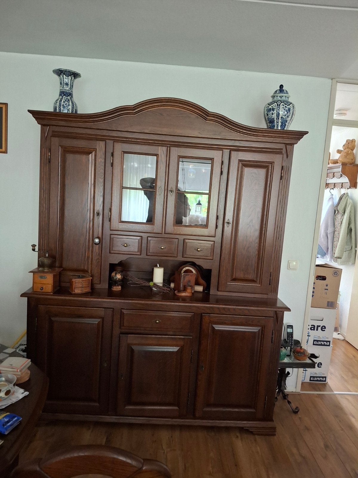Mooie donkere eiken kast met veel opbergruimte, Ophalen, Gebruikt, Met deur(en), 200 cm of meer