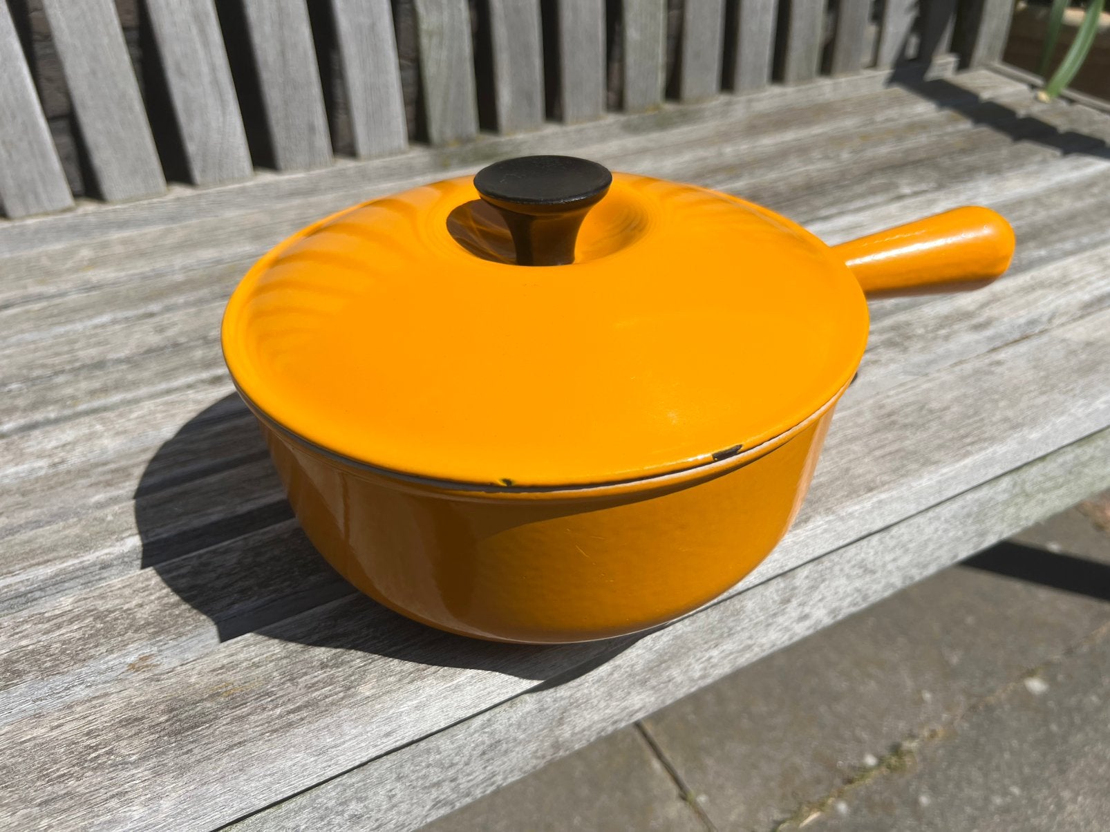 Le Creuset Caquelon 22 cm Marigold in goede staat, Huis en Inrichting, Gebruikt, Le Creuset, Ophalen of Verzenden, Le Creuset