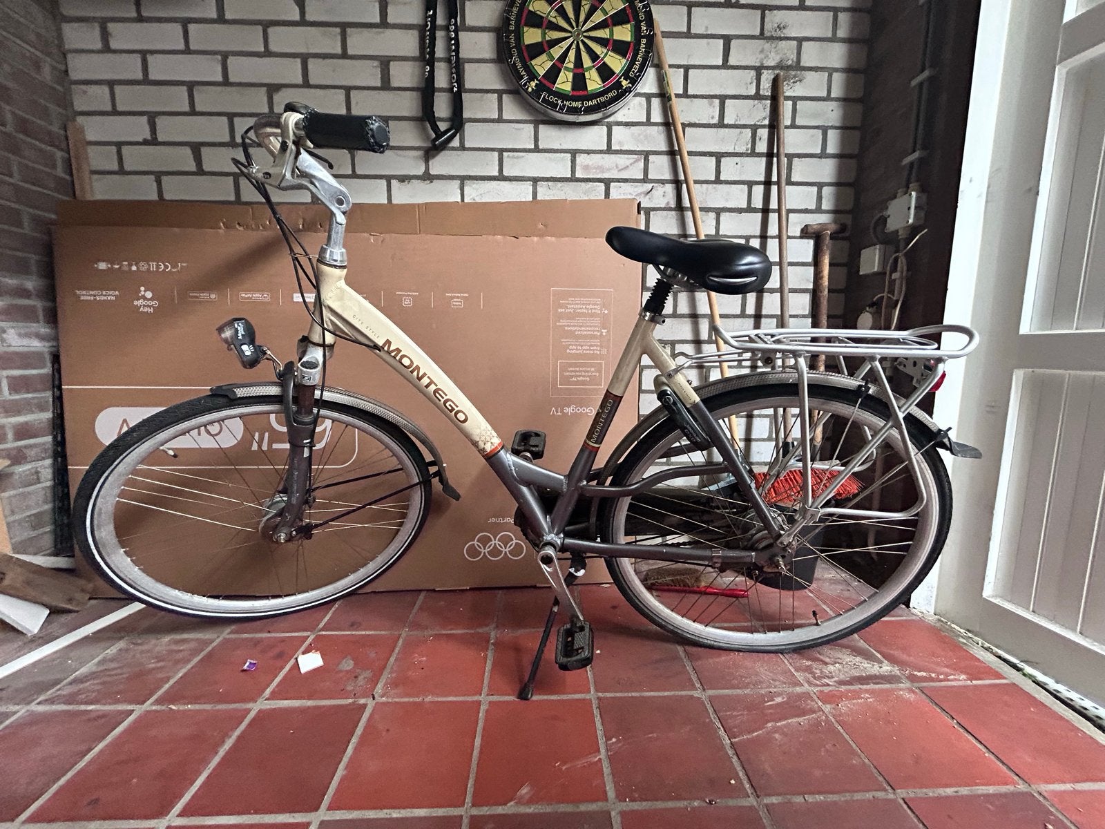 Damesfiets Montego met 8 versnellingen - Achterband lek, Ophalen, Gebruikt, Overige merken, Versnellingen