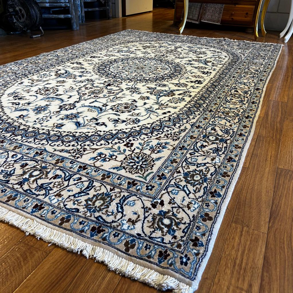 Trendy origineel Perzisch tapijt – 250 x 150 cm – Nain, TTM Wonen, Meubels – (Perzische) Tapijten en Woonaccessoires, Taag 63, 2491 CS, Den Haag (Forepark)