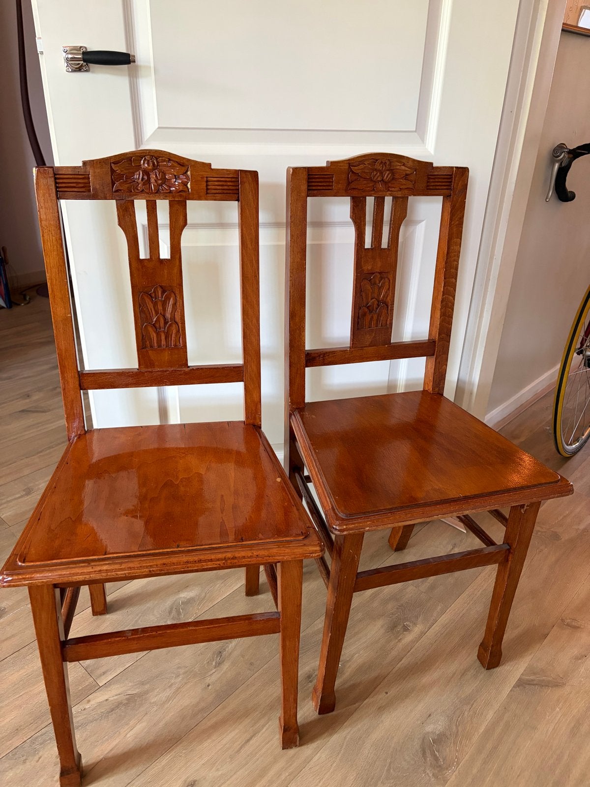 Set van 2 antieke houten stoelen met houtsnijwerk, Ophalen