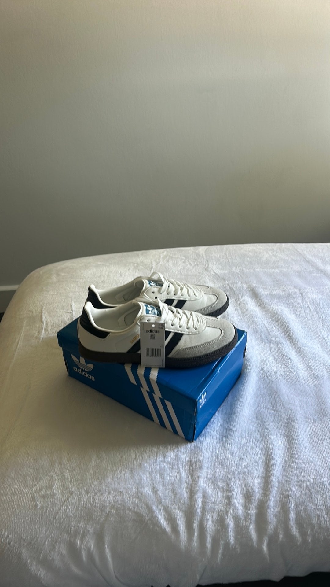 Adidas sneakers, Wit, Ophalen of Verzenden, Sneakers of Gympen, Zo goed als nieuw