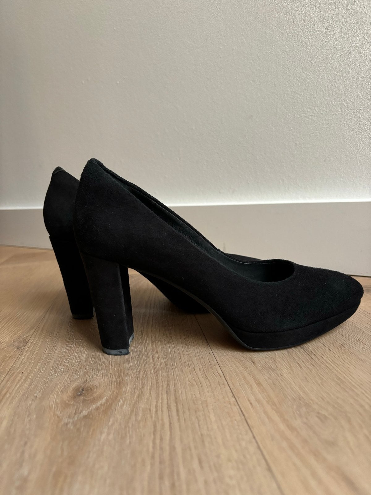 Clarks zwarte suède pumps met blokhak - Maat 37, Pumps, Zwart, Nieuw, Ophalen of Verzenden