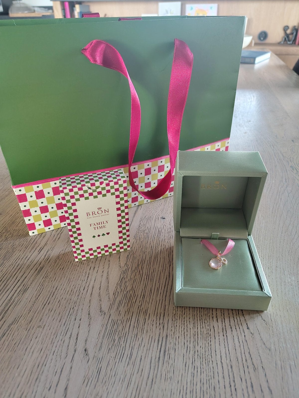 Bron Mira Mira hanger, Ophalen of Verzenden, Zo goed als nieuw, Poppenhuis
