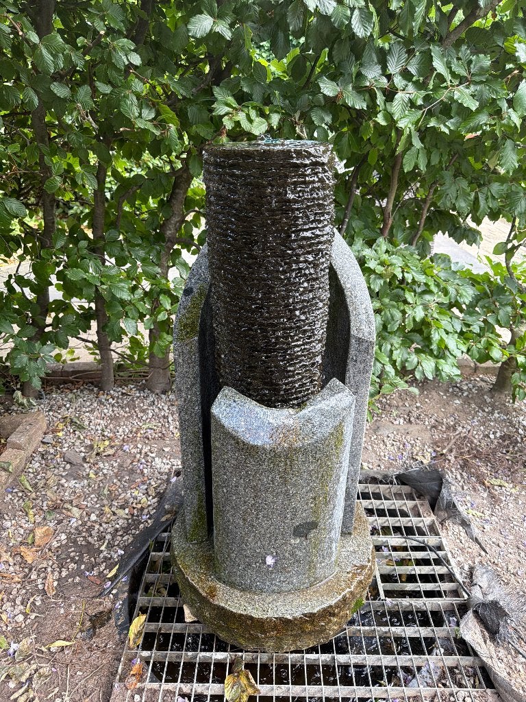 Waterornament met pomp - Graniet, Tuin en Terras, Ophalen of Verzenden, Gebruikt, Graniet, Waterornament