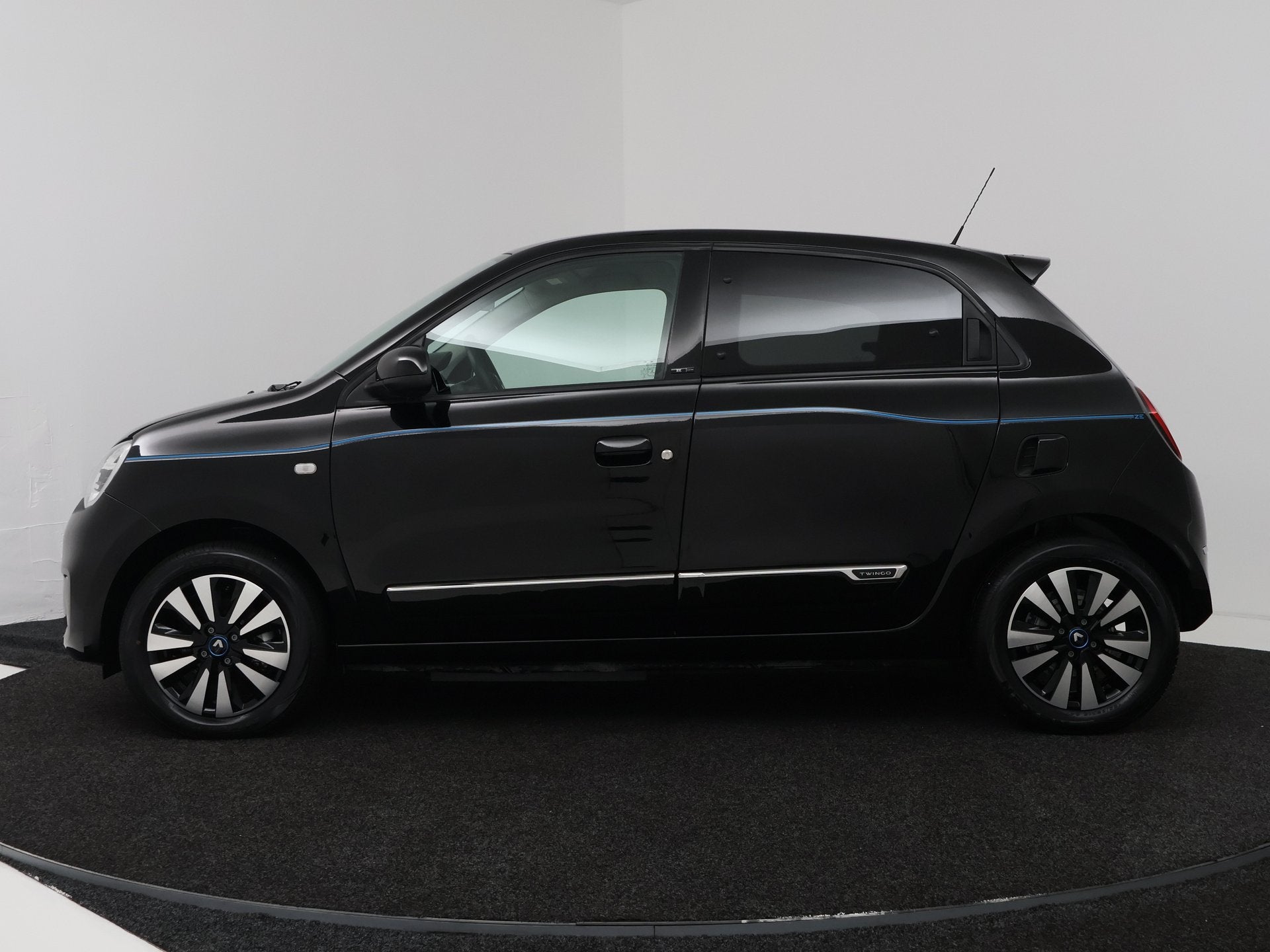 Renault Twingo Z.E. R80 Intens | Navigatie | Stoelverwarming, Auto's, Automaat, 12 maanden, Gebruikt, Zwart