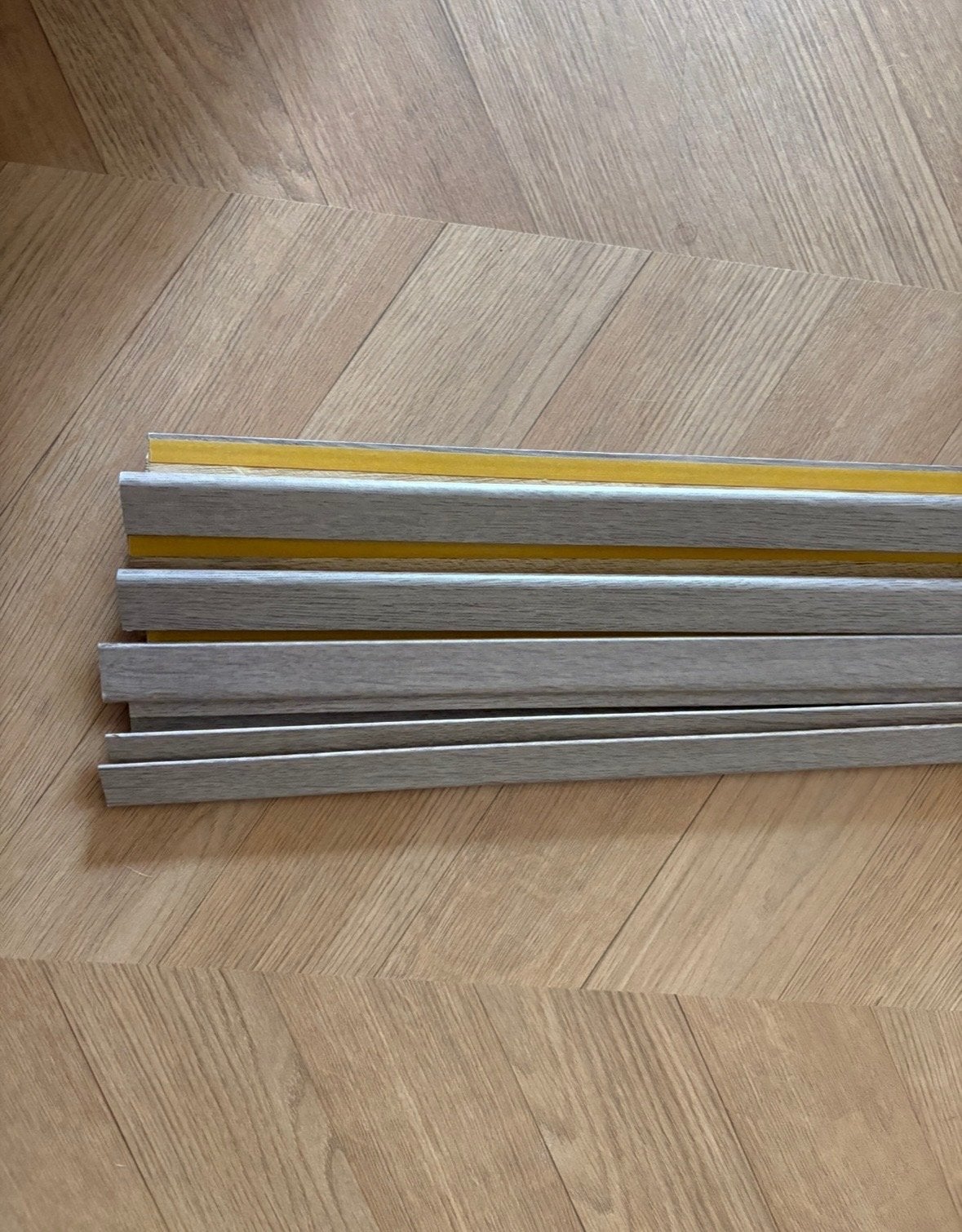 14 stuks nieuwe plinten van 2.40 meter, Doe-het-zelf en Verbouw, Plinten en Afwerking, Ophalen, Nieuw, Mdf, 200 tot 250 cm