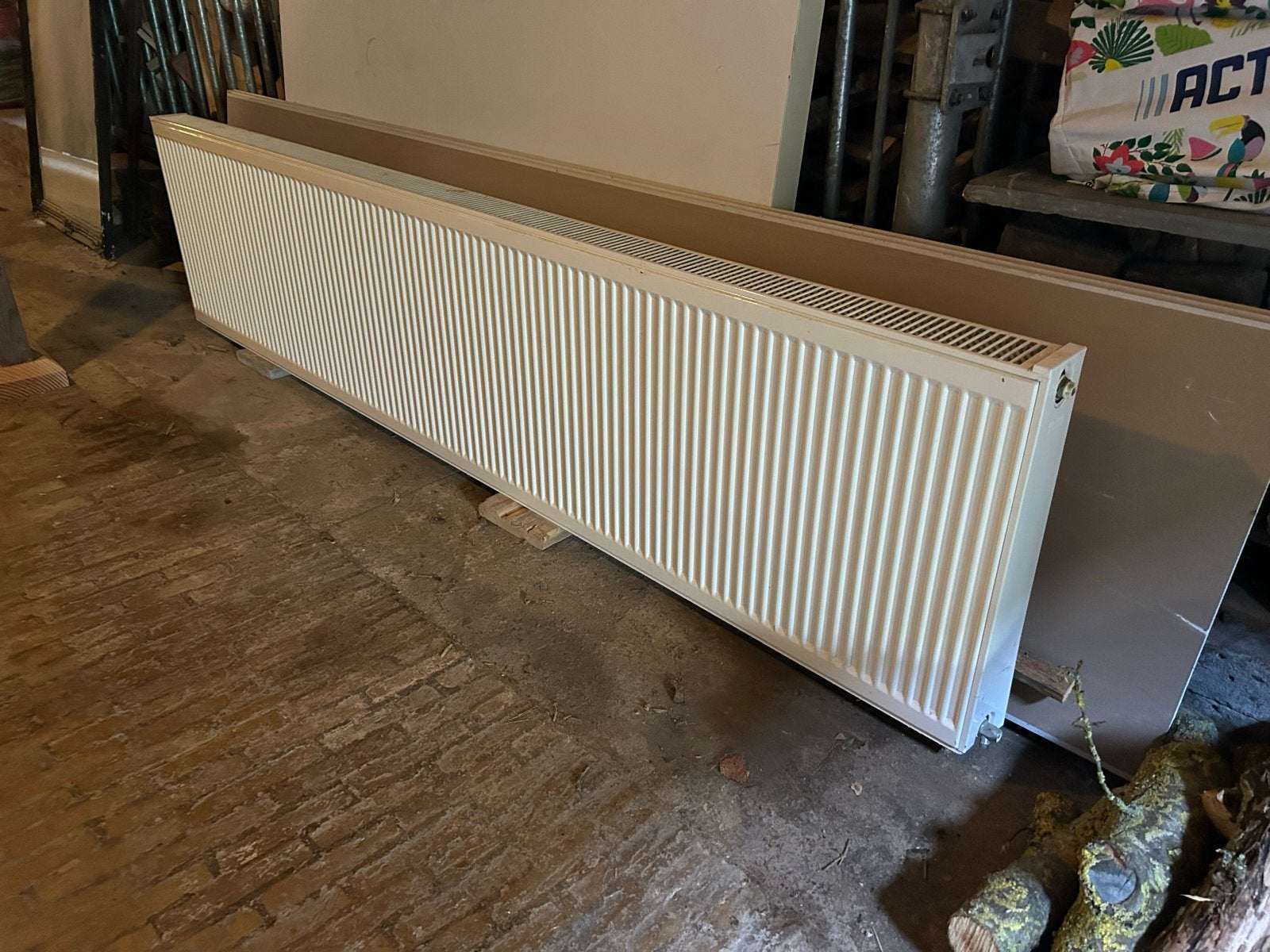 Grote radiator - 240 cm breed, 55 cm hoog, Ophalen, 30 tot 80 cm, Gebruikt, Radiator