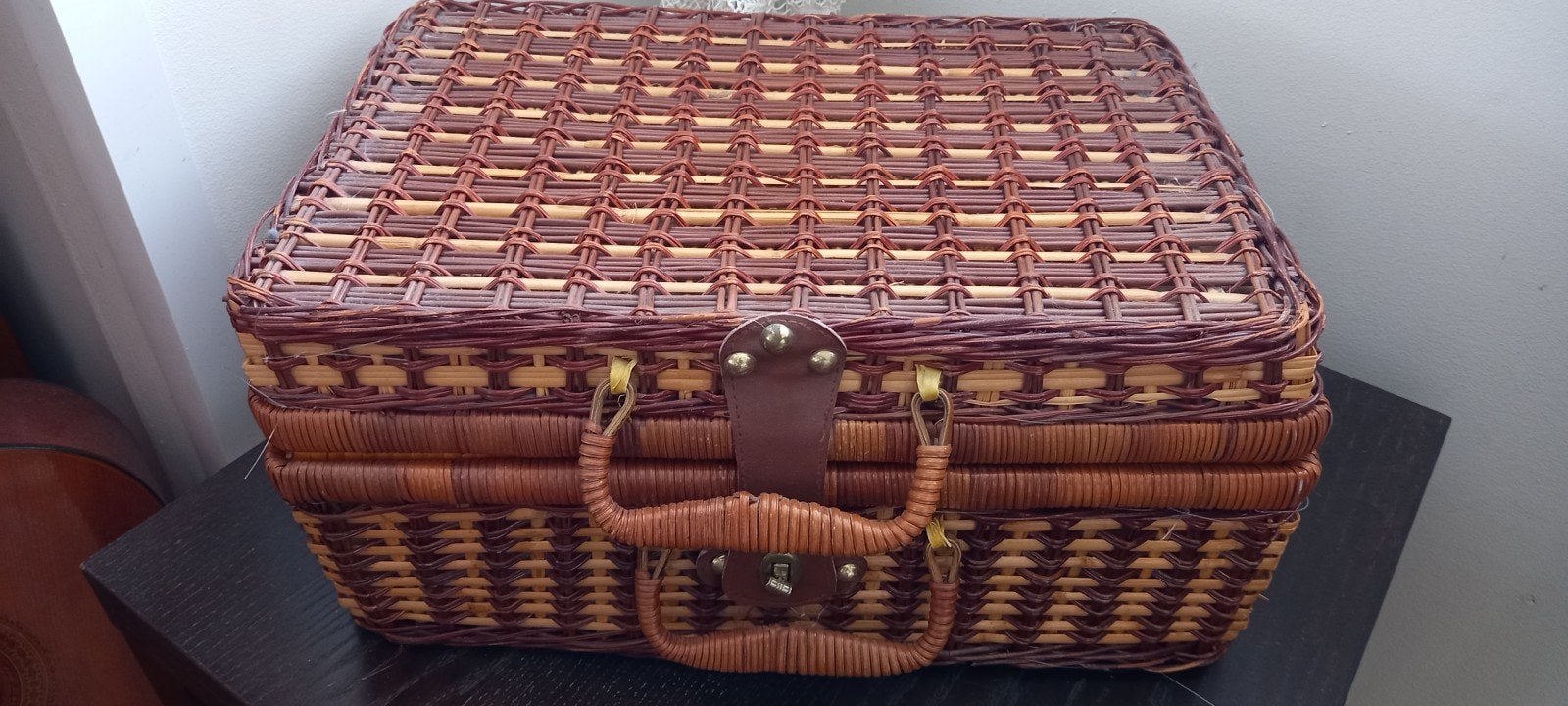 Biezen picknick mand met groene accessoires, Ophalen of Verzenden, Nieuw
