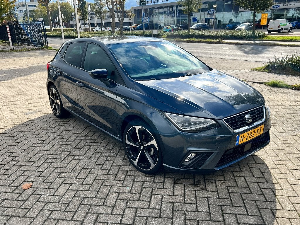 Seat Ibiza 1.0 Ecotsi 95pk 2021 Grijs, Auto's, Voorwielaandrijving, 40 €/maand, 1078 kg, Leder en Stof