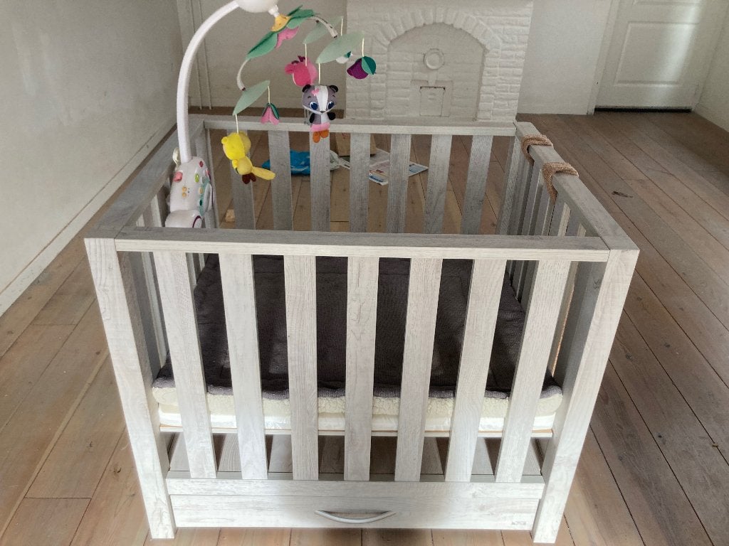 Box met lade en mobiel - Zo goed als nieuw, Ophalen, Zo goed als nieuw, Vierkant, Boxkleed