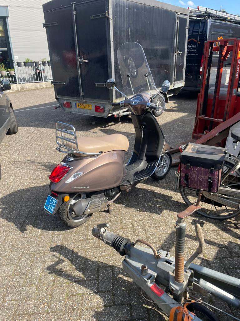 Vespa Primavera touring snorscooter, Fietsen en Brommers, Snorfietsen en Snorscooters, Ophalen, Gebruikt, Benzine, Vespa