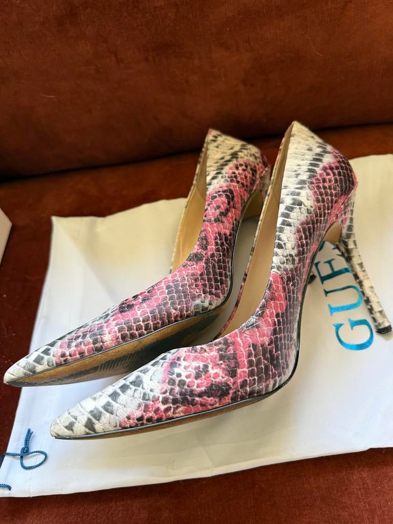 Guess hakken met slangenprint en bijpassend tasje, Kleding | Dames, Schoenen, Gedragen, Pumps, Overige kleuren, Ophalen of Verzenden