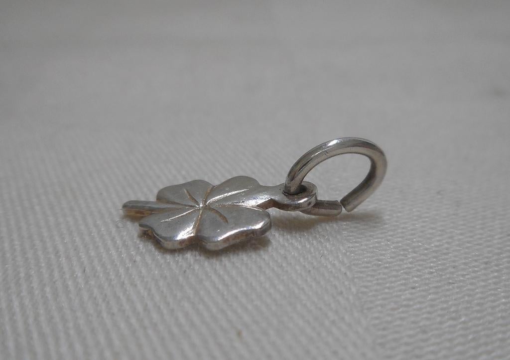 Zilveren klaver 4 hangertje nr.1725, Verzenden, Zo goed als nieuw, Kruis of Symbool, Zilver