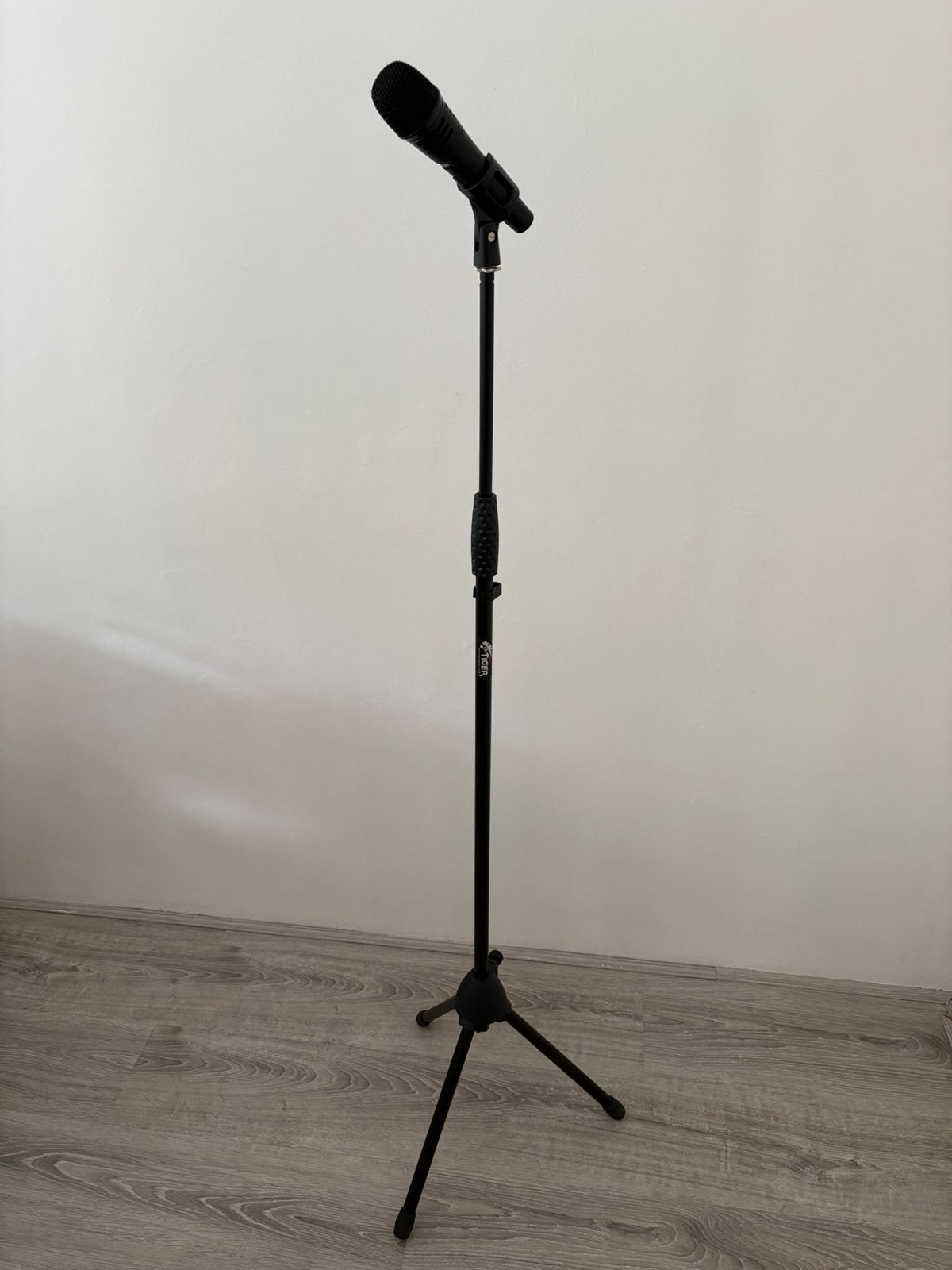 Microfoon met standaard - Tiger, Ophalen, Zo goed als nieuw, Zangmicrofoon