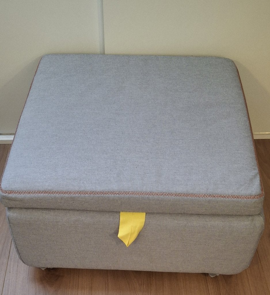 2xIKEA Släkt zitmodule met opberger- poef op wieltjes, grijs, Huis en Inrichting, Ophalen, Zo goed als nieuw, Rond, 50 tot 75 cm