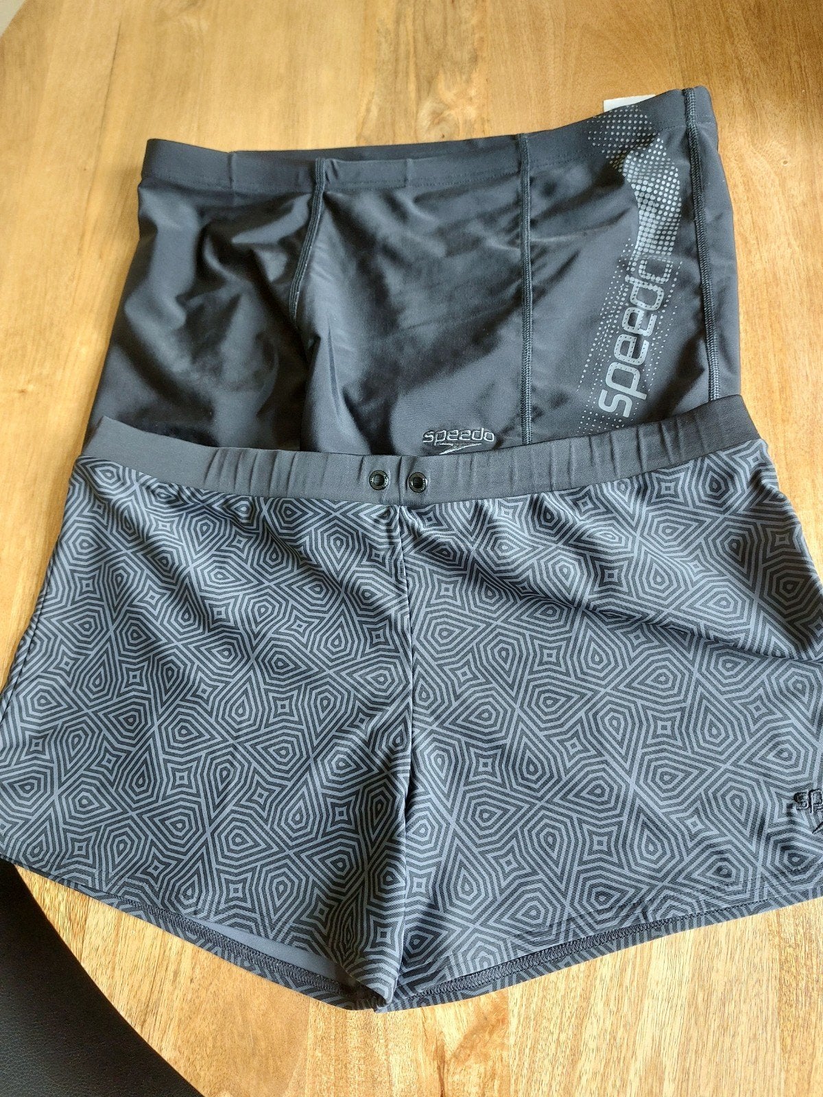 2 SPEEDO zwembroeken maat 7/8 zgan kleur grijs/zwart, Ophalen, Zwart, Speedo, Zwemshort