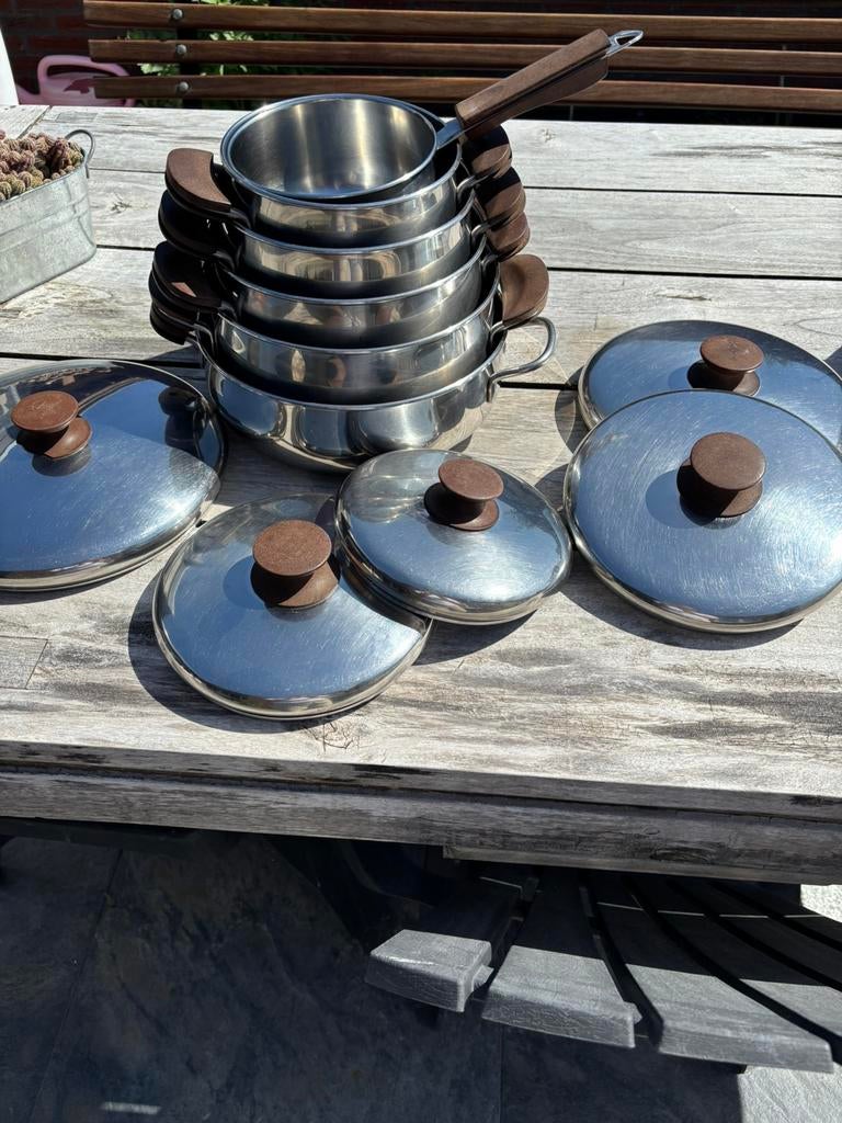 Pannenset Lagostina, Huis en Inrichting, Keuken | Potten en Pannen, Gebruikt, Pannenset, Rvs, Ophalen of Verzenden