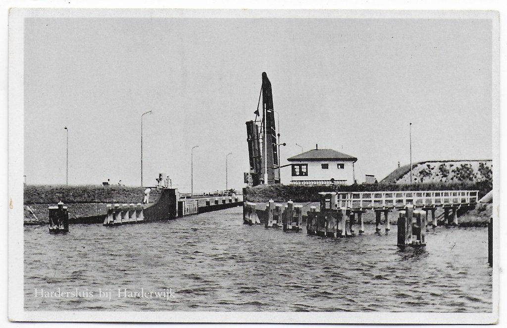 Hardersluis Harderwijk Ongelopen Ansichtkaart ( B7385 ), Verzamelen, Ansichtkaarten | Nederland, Ophalen of Verzenden, 1960 tot 1980