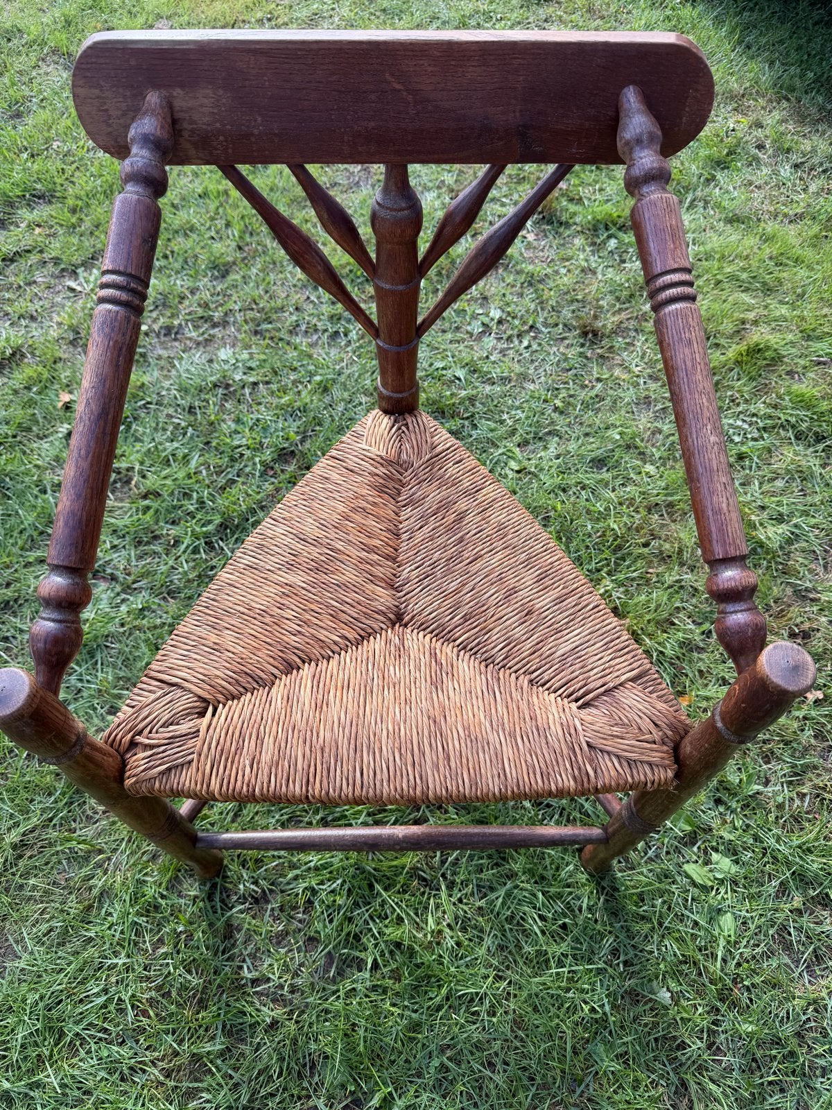 Antieke breistoel / hoekstoel met  Nieuwe rieten zitting, Antiek en Kunst, Antiek | Meubels | Stoelen en Banken, Ophalen of Verzenden