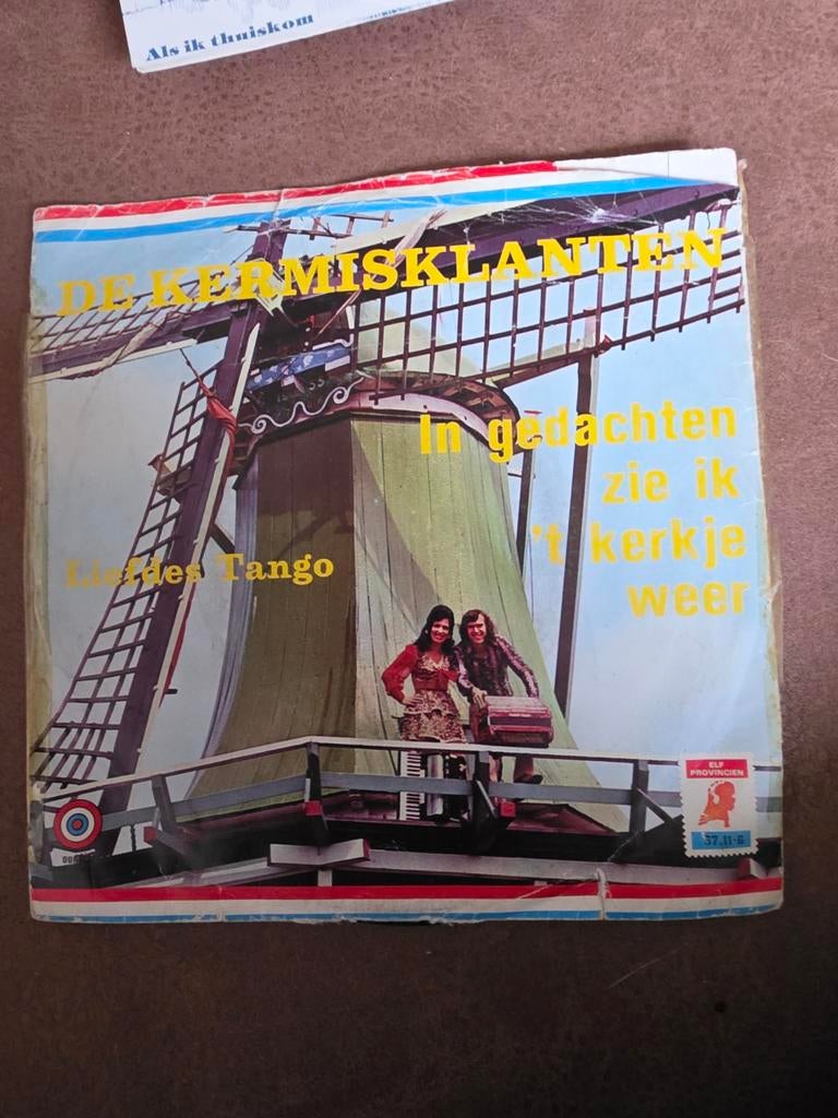 De Kermisklanten - In gedachten zie ik 't kerkje weer, 1 single, Ophalen of Verzenden