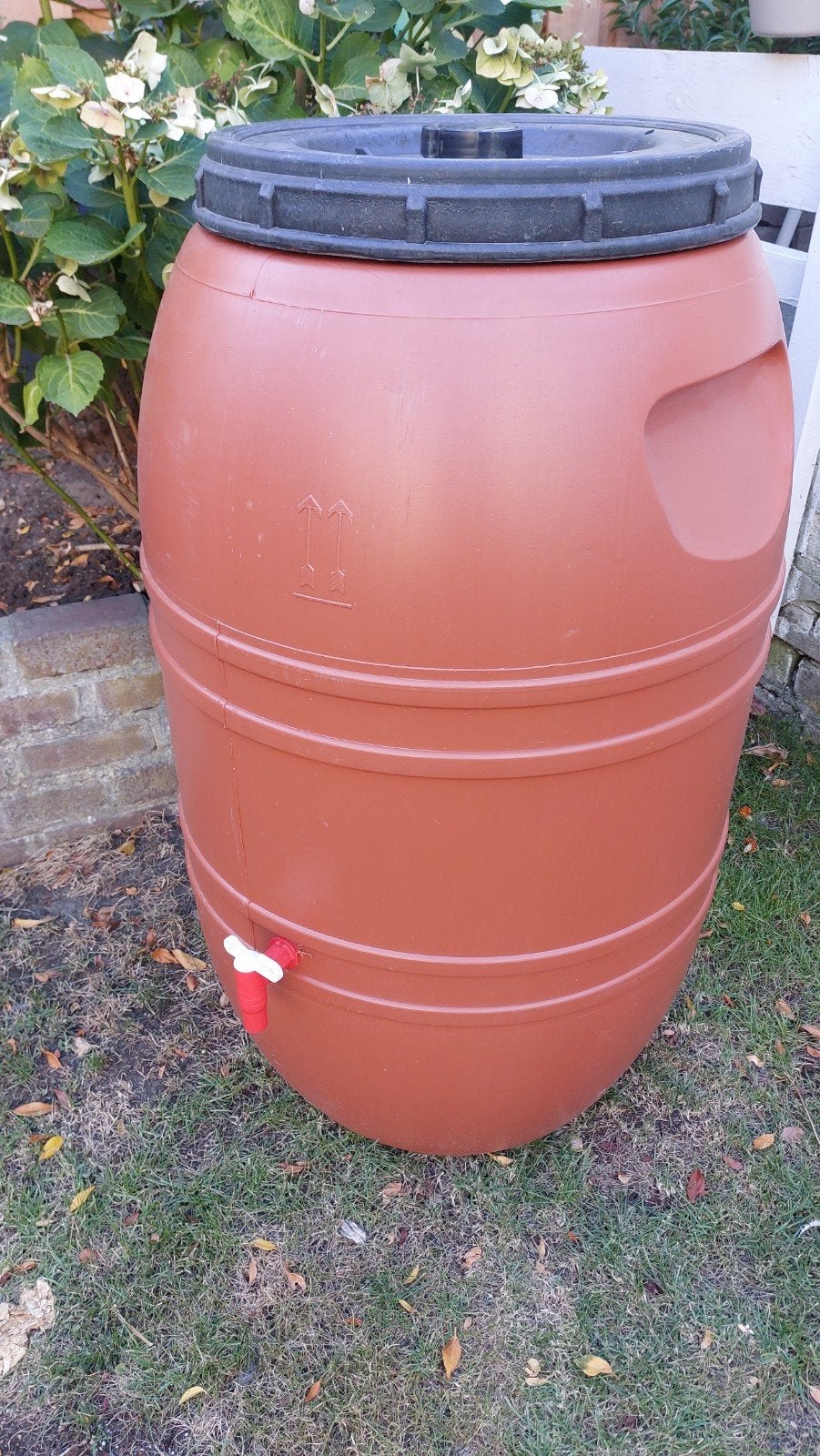 Kunststof Regenton terracotta 220 L met kraan, Ophalen, Kunststof, Gebruikt, Met kraantje