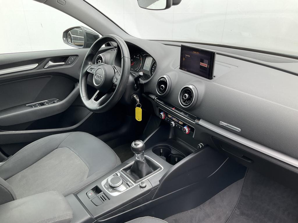 Audi A3 Limousine 30 1.6 TDI Pro Line Navi BT Trekhaak Onder, Auto's, Audi, Voorwielaandrijving, Gebruikt, 4 cilinders, Navigatiesysteem