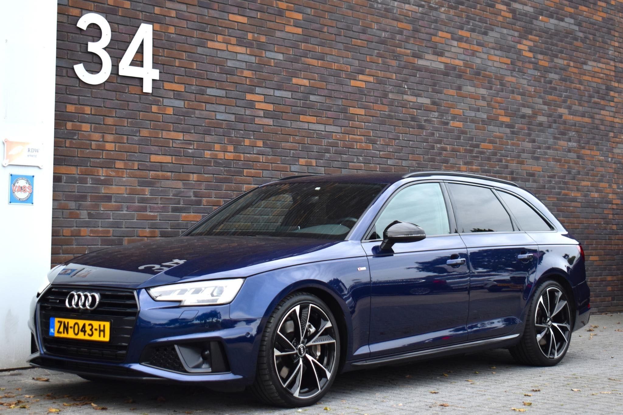 Audi A4 Avant 45 TFSI quattro Sport S line black edition, Automaat, Gebruikt, Euro 6, 4 cilinders