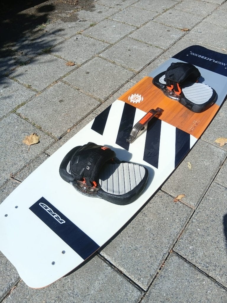 Complete RRD kitesurf set - Slechts 5 keer gebruikt!, Watersport en Boten, Kitesurfen, Kitesurf-set, Twintip, Nieuw, Ophalen of Verzenden
