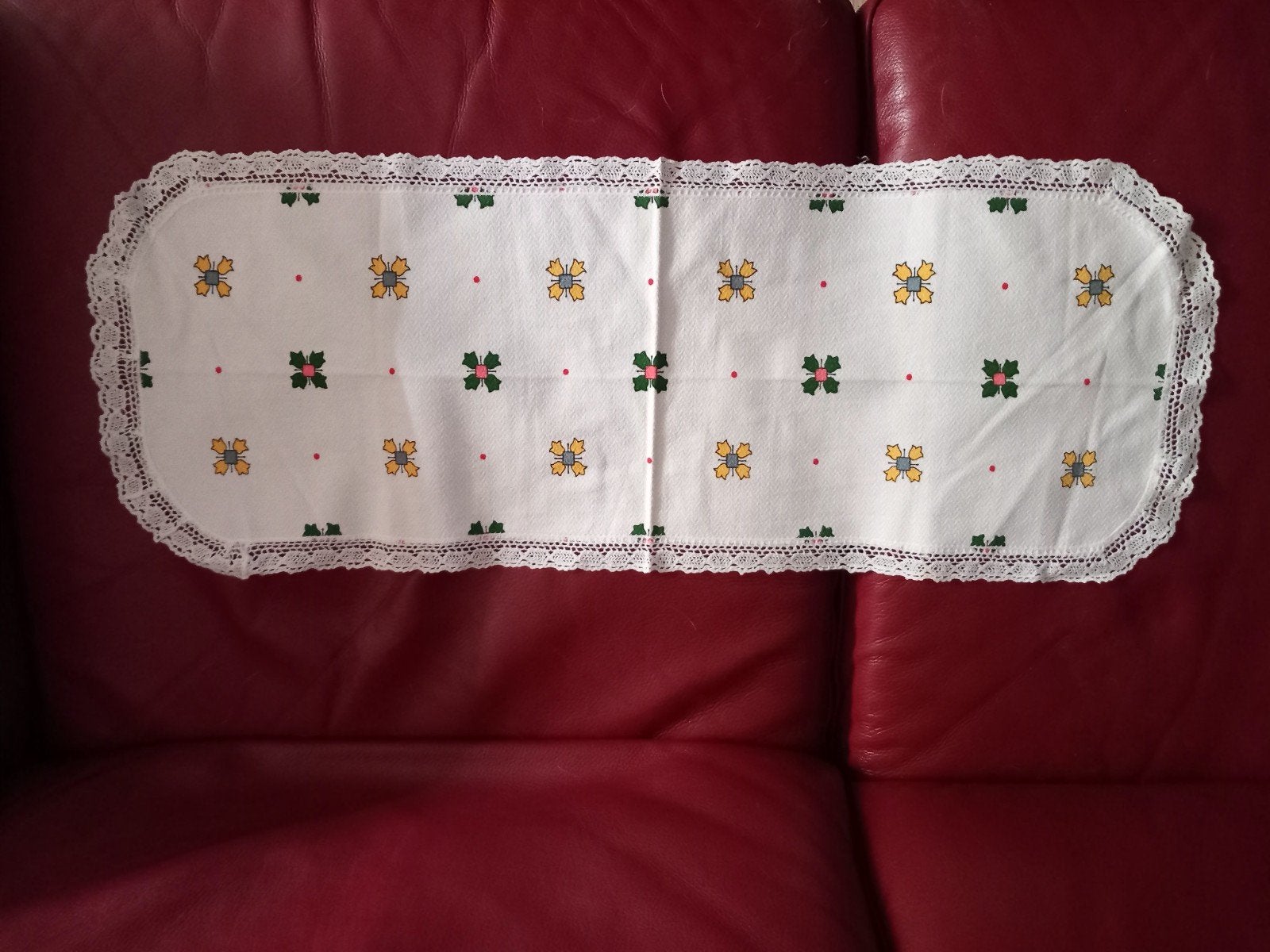 Geborduurde tafelloper 30x75 cm met kant, Geborduurd, Ophalen of Verzenden, Katoen, Tafelloper