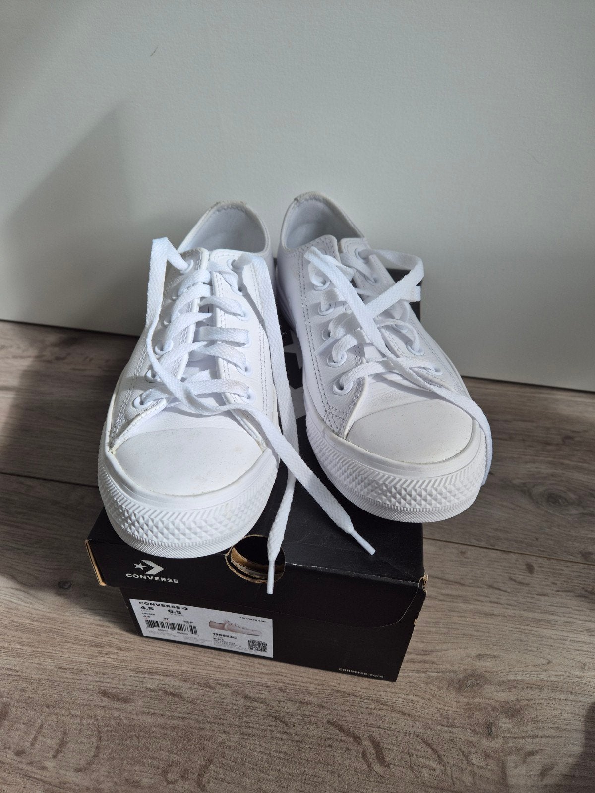NIEUWE converse LEER schoenen, maat 37. Wit, Ophalen of Verzenden, Nieuw, Wit, Sneakers of Gympen