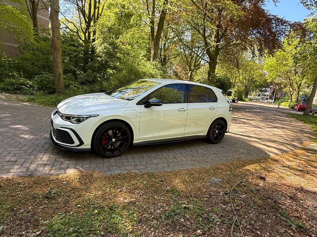 VW Golf 8 GTE 245pk R-Line | IQ.Light | Dealer-OH | Dec 2021, Auto's, Stof, Wit, Plug-in hybride, 1395 cc