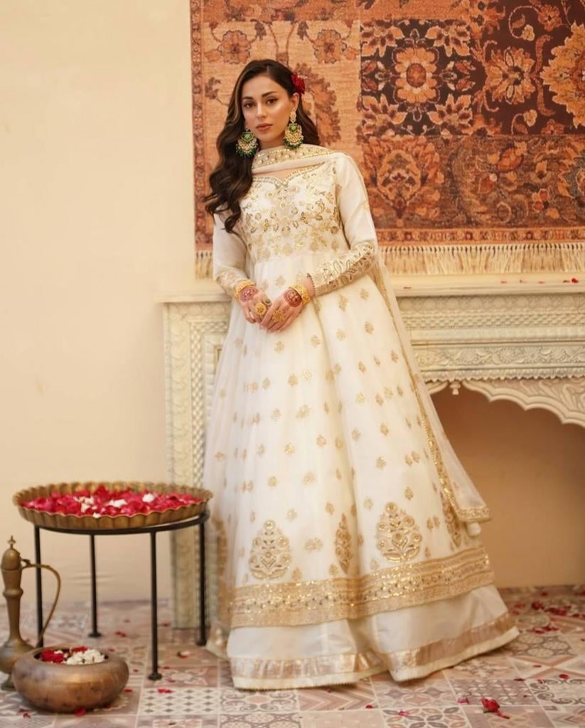 Witte jurk met gouden borduursels, Kleding | Dames, Jurken, Ophalen of Verzenden