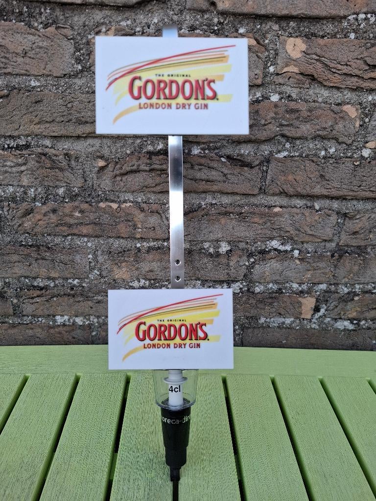 Gordon's Gin flessenhouder / dispenser met doseur, Verzamelen, Merken en Reclamevoorwerpen, Ophalen of Verzenden, Nieuw, Gebruiksvoorwerp