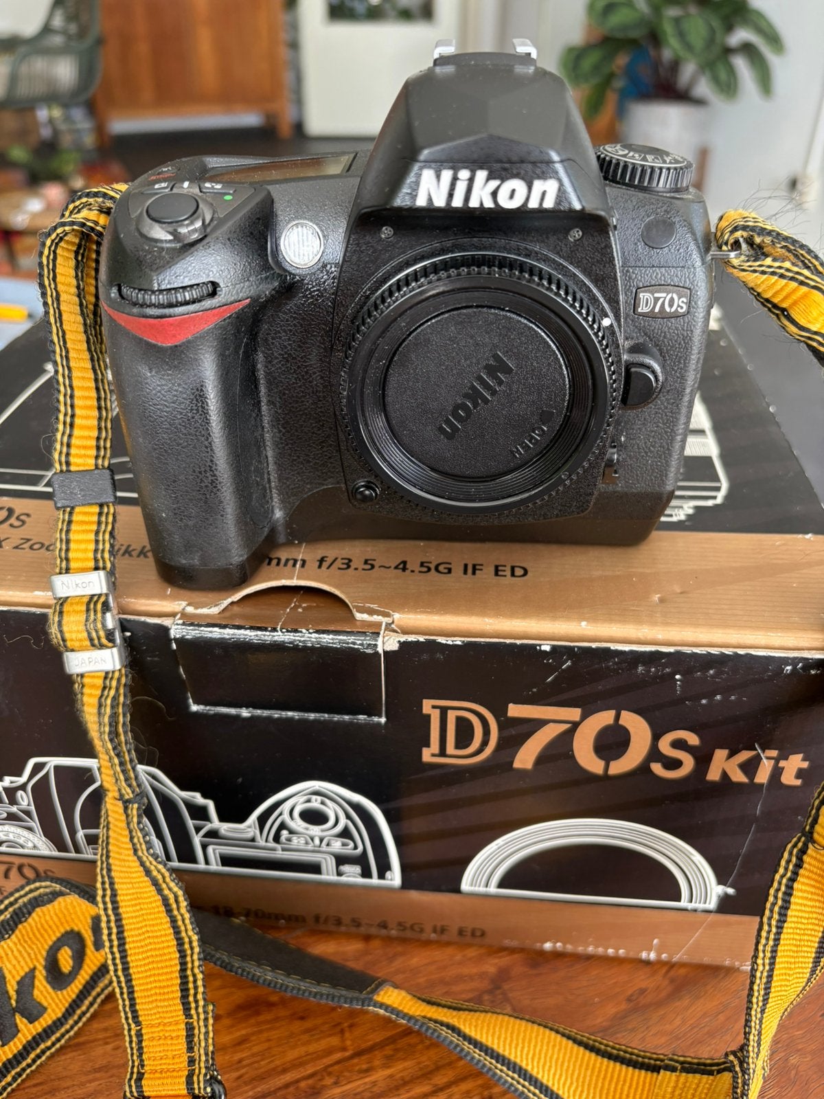 Nikon D70 met 18/55 zoomlens, Ophalen, Zo goed als nieuw, Nikon