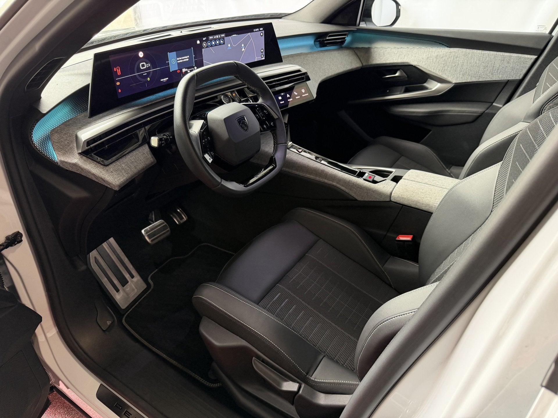 Peugeot 5008 1.2 HYBRID 145 GT 7PERS STOEL/STUUR VERW. ELEK., Gebruikt, 1199 cc, Wit, Origineel Nederlands