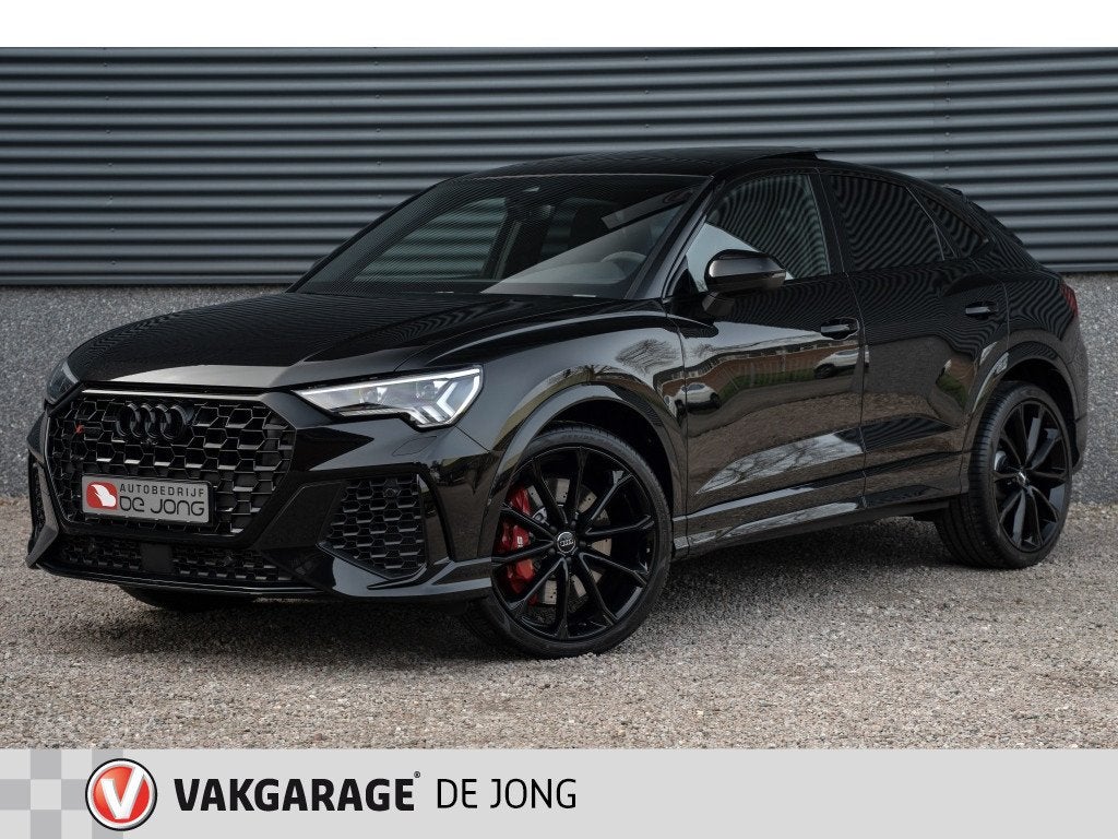 Audi RS Q3 Sportback 2.5 TFSI Quattro 400PK | Pano | Trekhaa, Auto's, Audi, 12 maanden, Gebruikt, Zwart, Bedrijf