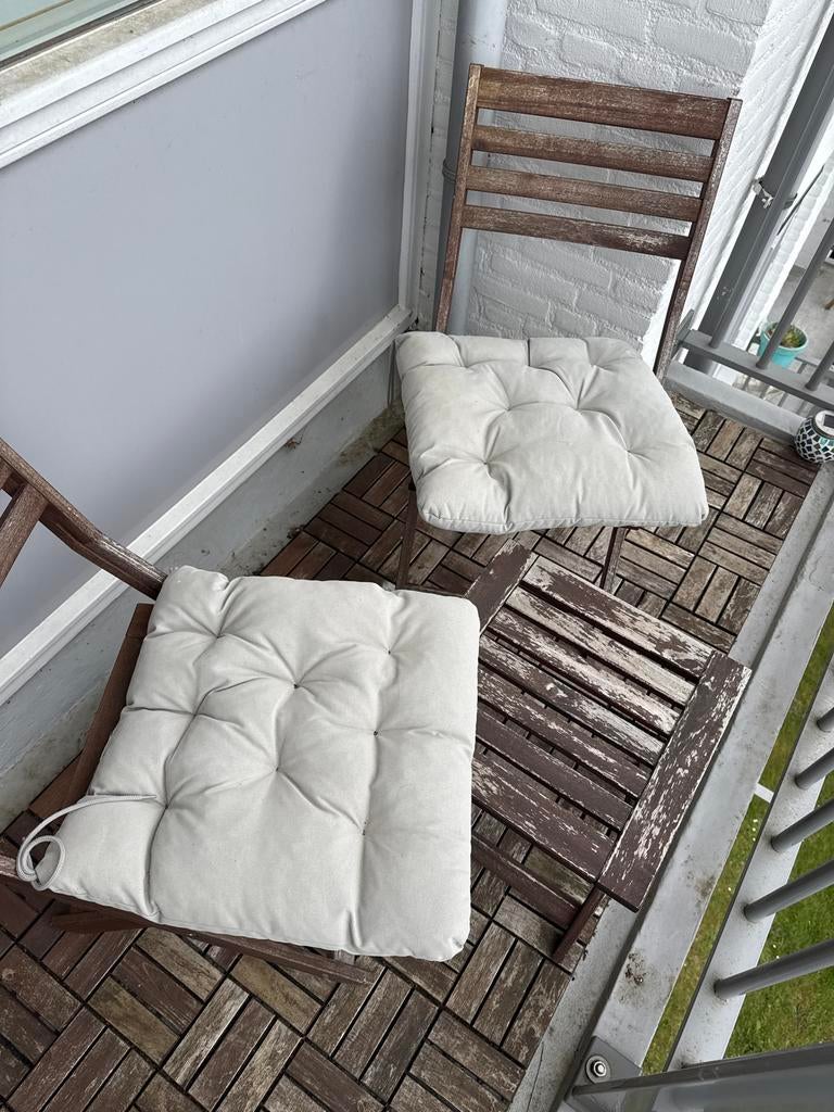 Twee houten tuinstoelen met kussens + tafeltje, Ophalen, Gebruikt, Twee, Bruin