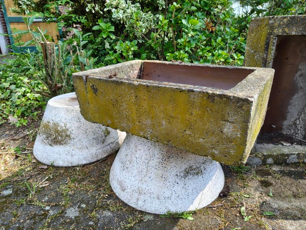 Oude betonnen voerbakken met sokkel, Tuin en Terras, Ophalen, Gebruikt, Balkon, 60 tot 100 cm