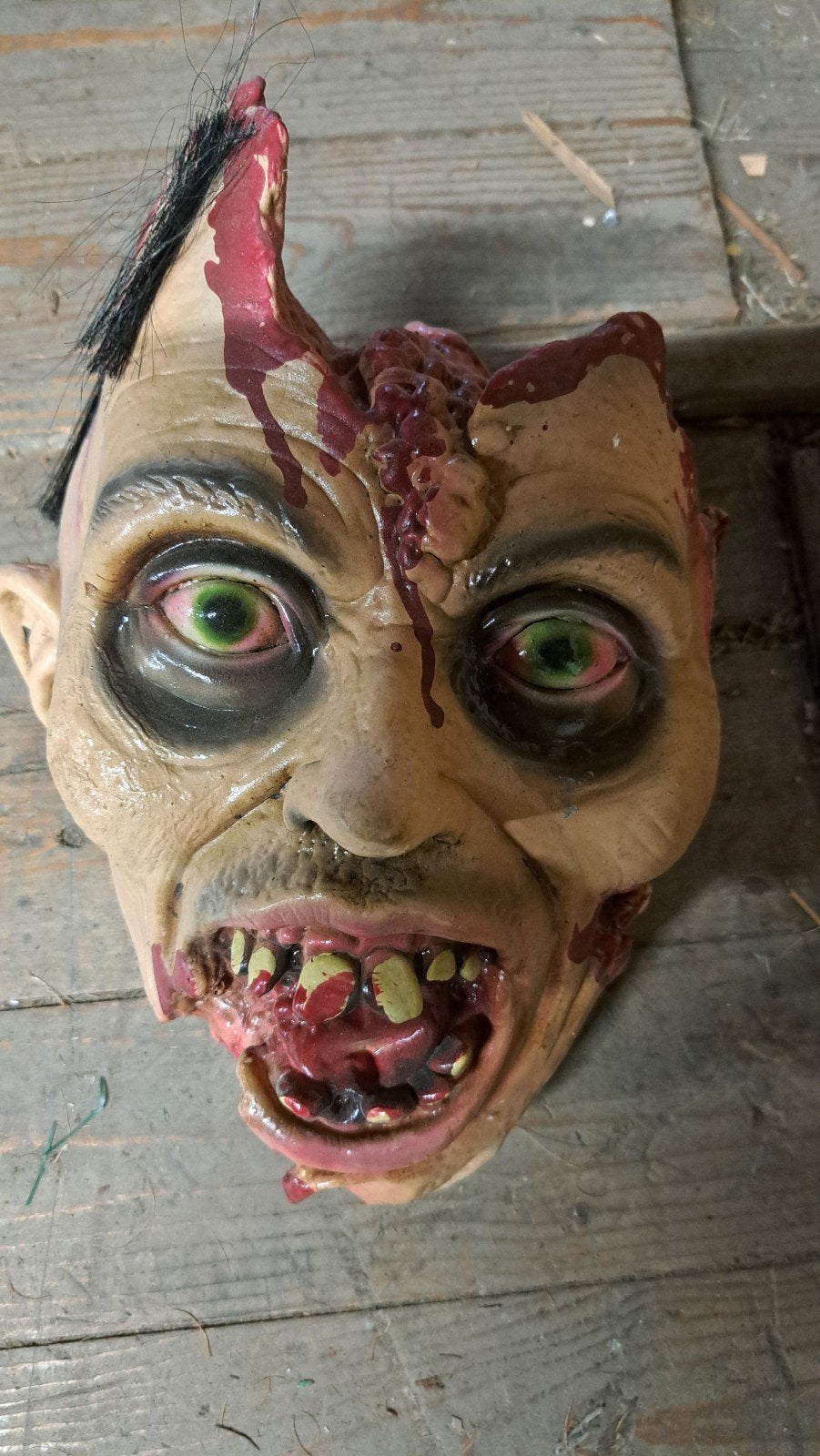 Halloween griezelhoofd, Hobby en Vrije tijd, Ophalen, Zo goed als nieuw, Halloween of Griezel
