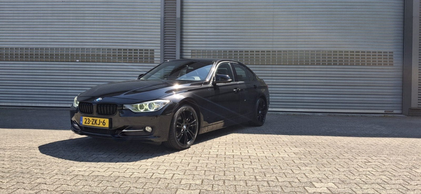BMW 3-Serie 1.6 320I 125KW 2012 Zwart sportline M VELGEN, Auto's, BMW, Achterwielaandrijving, 4 cilinders, Zwart, Handgeschakeld