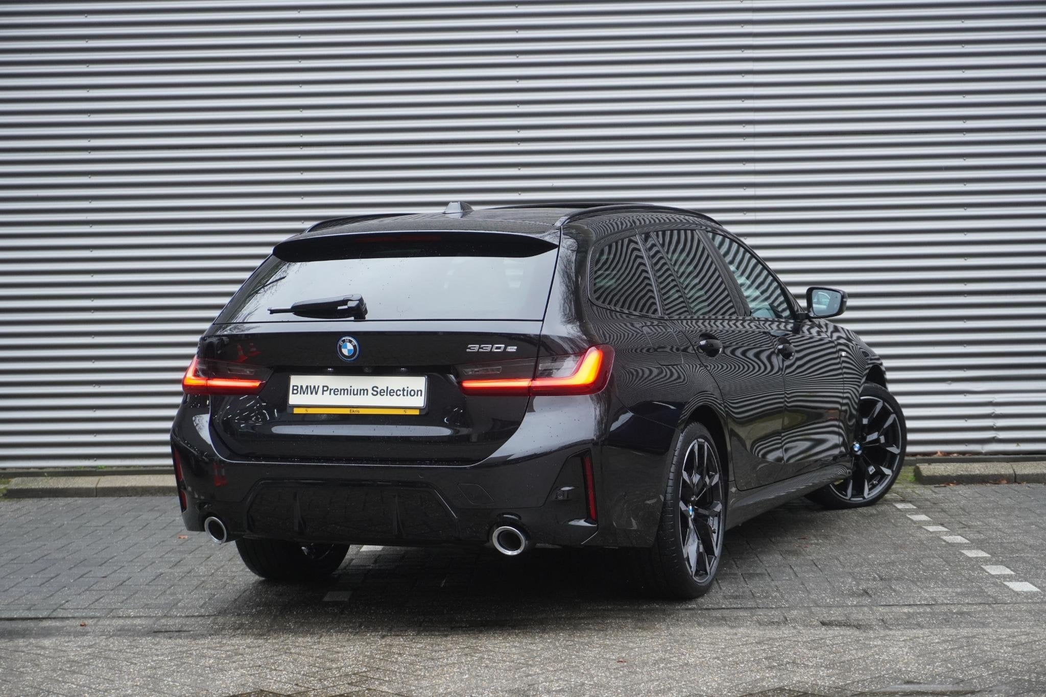 BMW 3 serie Touring 330e Elektrisch verstelbare Stoelen | M, 1998 cc, Achterwielaandrijving, Gebruikt, 4 cilinders